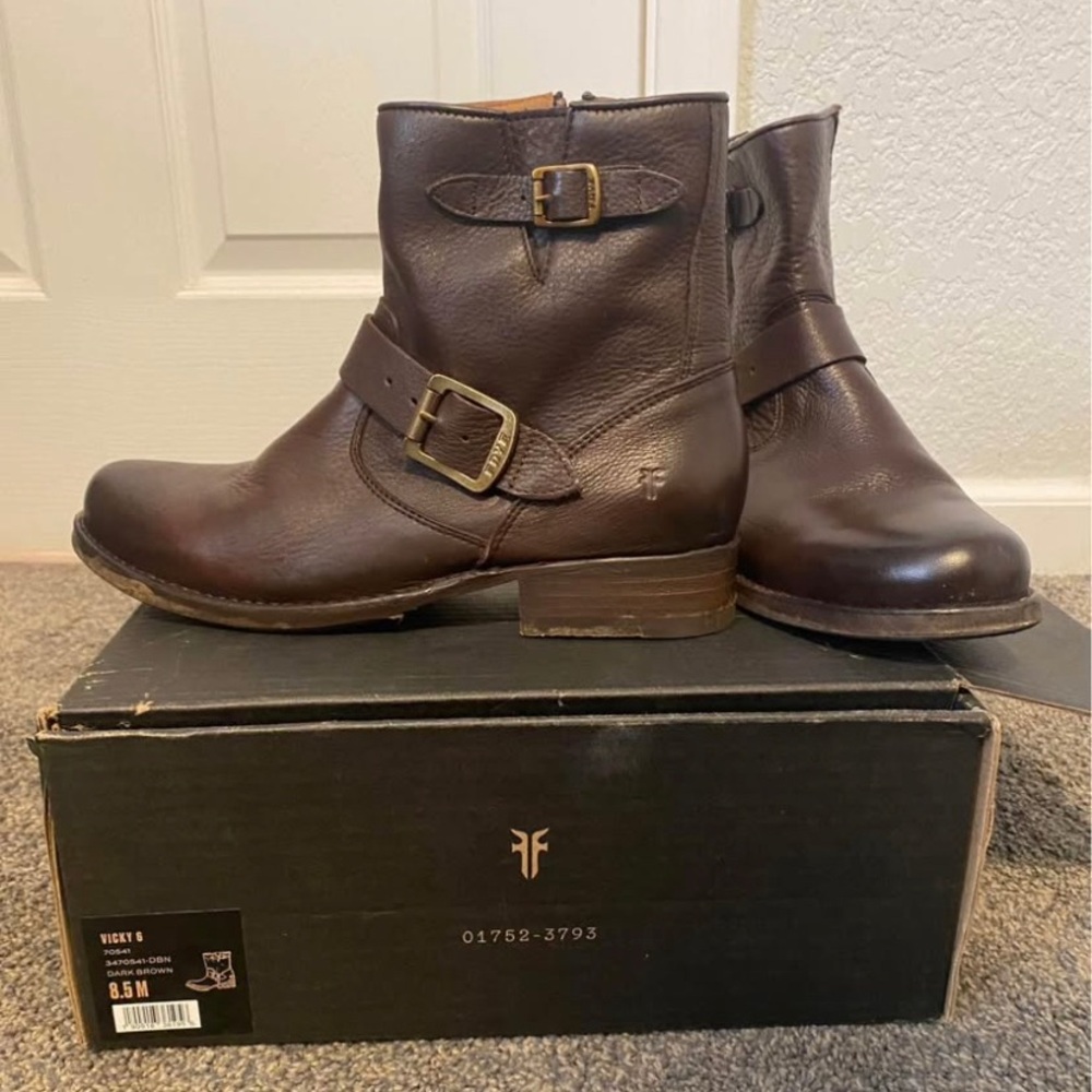 Frye Vicky 6 boots